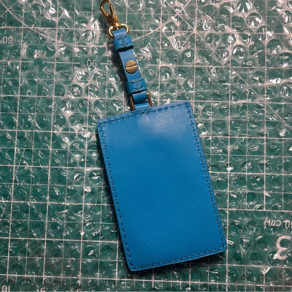Marc by Marc Jacob’s Blue Leather Luggage Tag - Picture 2 of 3